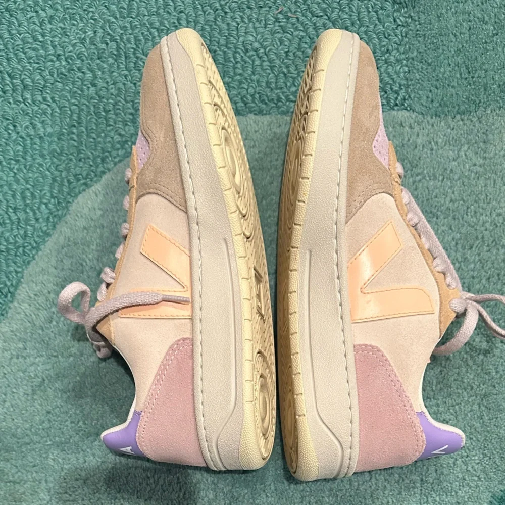 Veja NEARLY NEW V-10 peach multico suede - tan, pink, purple, beige sneaker - 6 - Picture 9 of 16